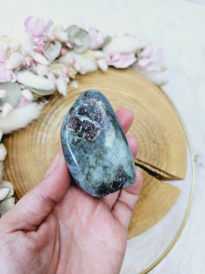 Labradorite (Madagascar)